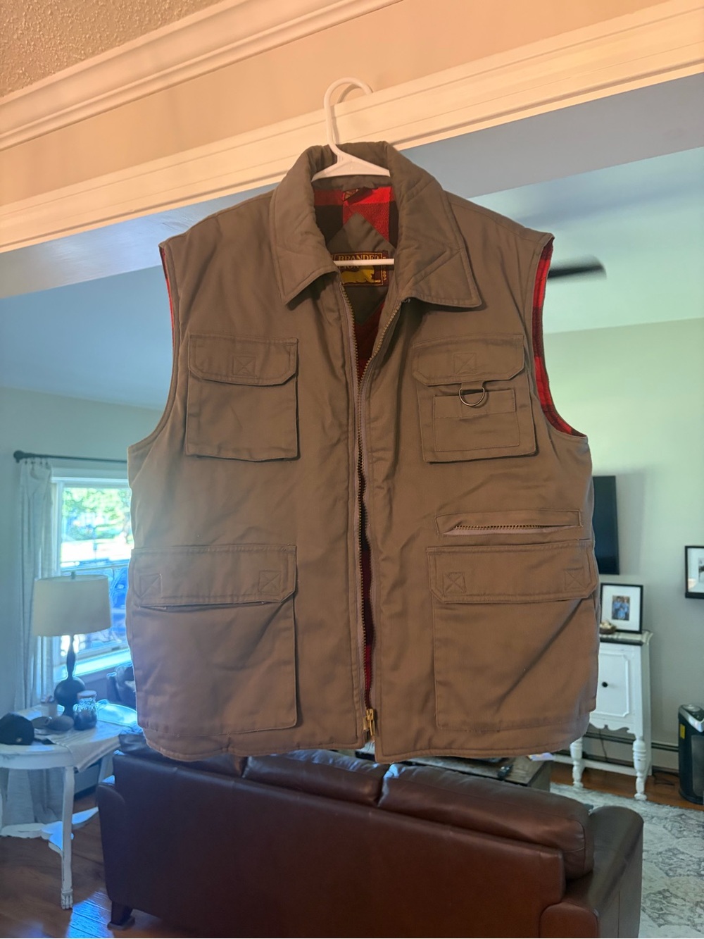 Men's Branded lion outdoor vest size M nice condition fall is coming